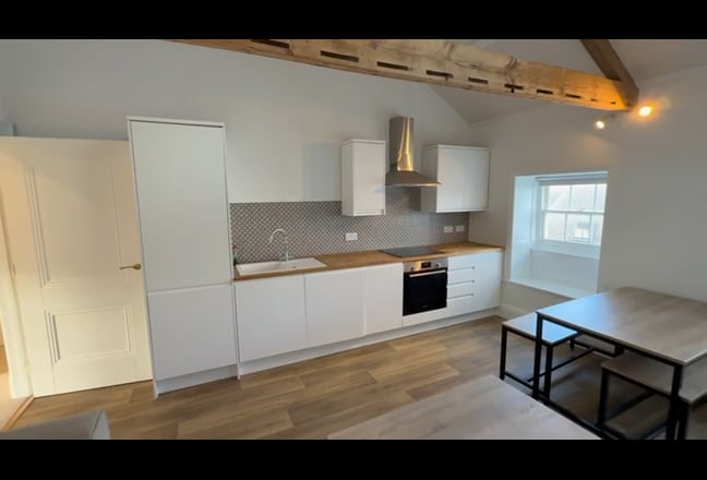 Newly Refurbished Large Studio - Close to beach Main Photo