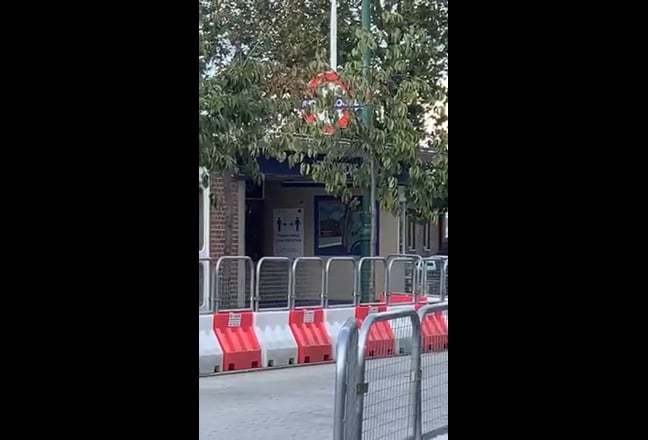 Clean room with en-suite toilet next to Station  Main Photo