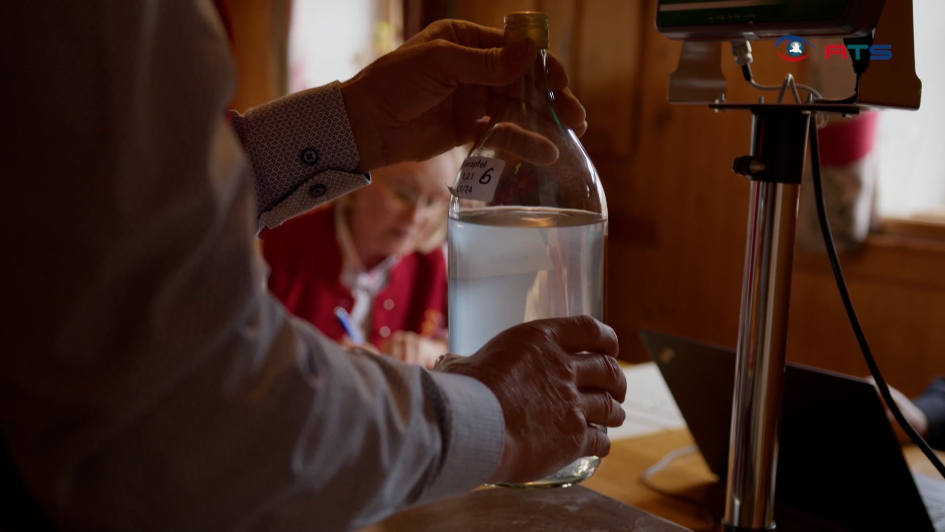 von-der-idee-zum-edelbrand-nikolaus-kirchgasser-im-gespraech