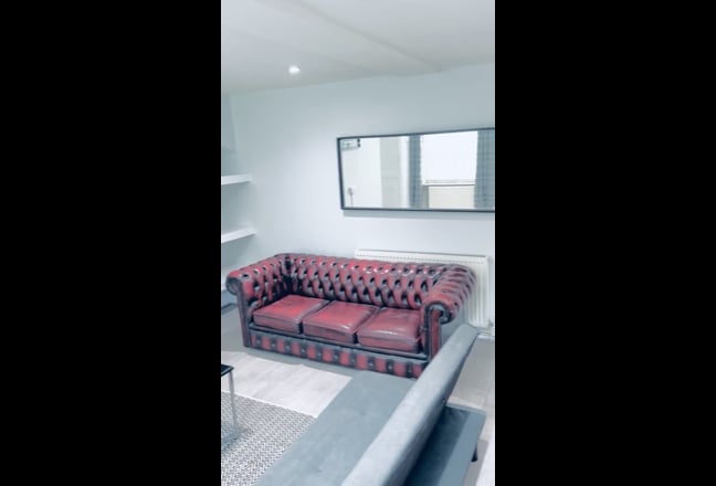 📍Modern Large 1 Bedrom Flat- private parking📍RG1 Main Photo