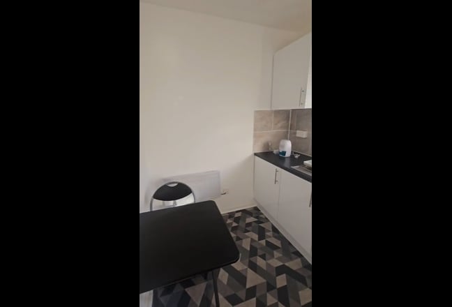 Flat/Studio -All Bills Included  Main Photo