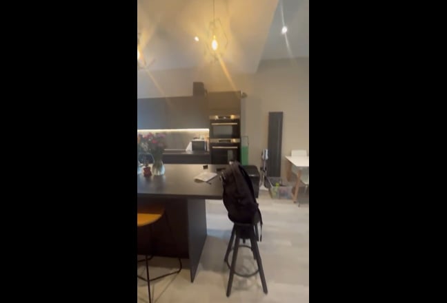 Modern in E&C – Available, Best price!! Main Photo