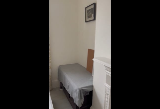 Short-term let, large double, 5 mins from station  Main Photo