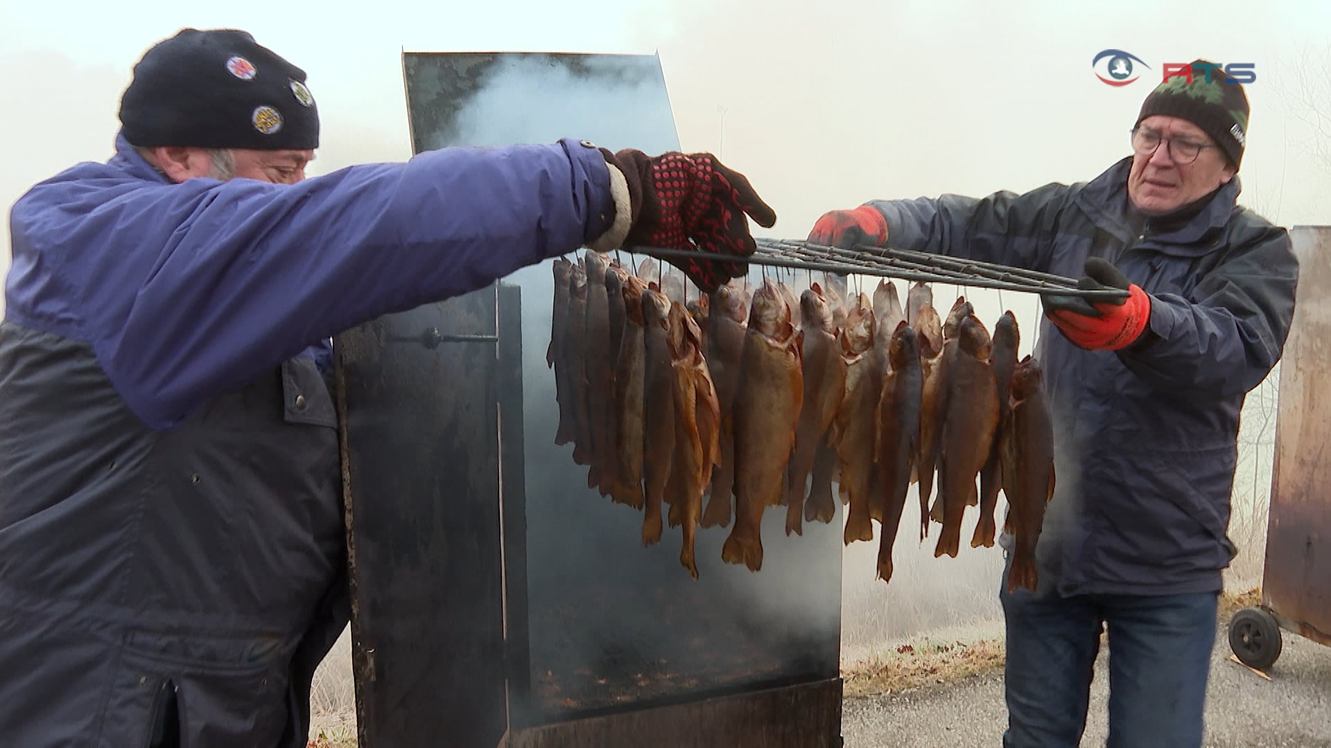 rauchiger-genuss-weihnachtsraeuchern-beim-fischereiverein-kuchl