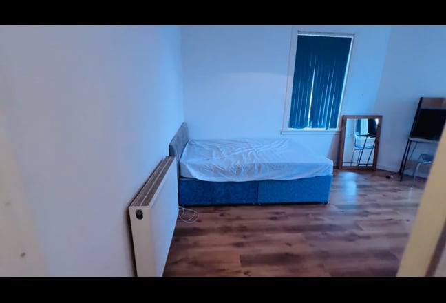 Furnished Double Room in Johnstone Town Centre  Main Photo