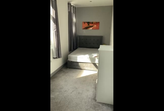 Student room available ASAP Main Photo