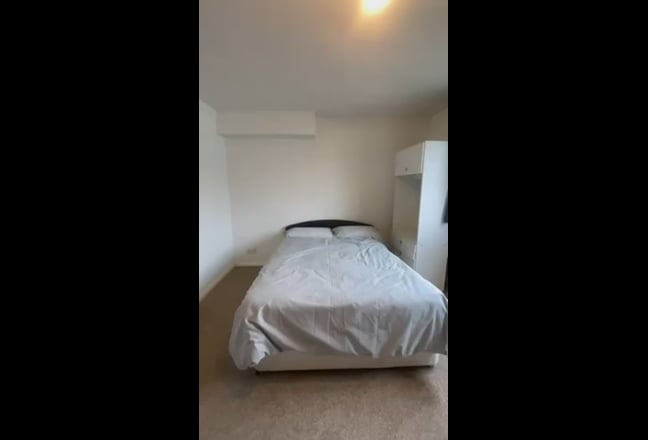 Room for rent in woodfarm  Main Photo