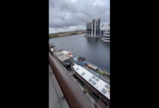 Double Room Available in 2-Bed Flat – Crossharbour Main Photo