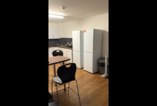 Room available immediately  Main Photo