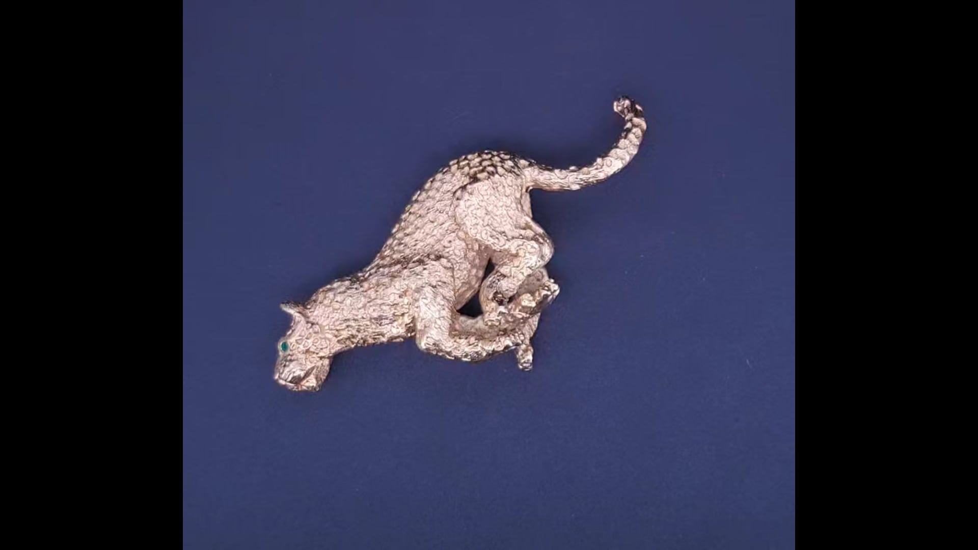 Tiffany and Co. Emerald 18 Karat Yellow Gold Leopard Brooch, 1989