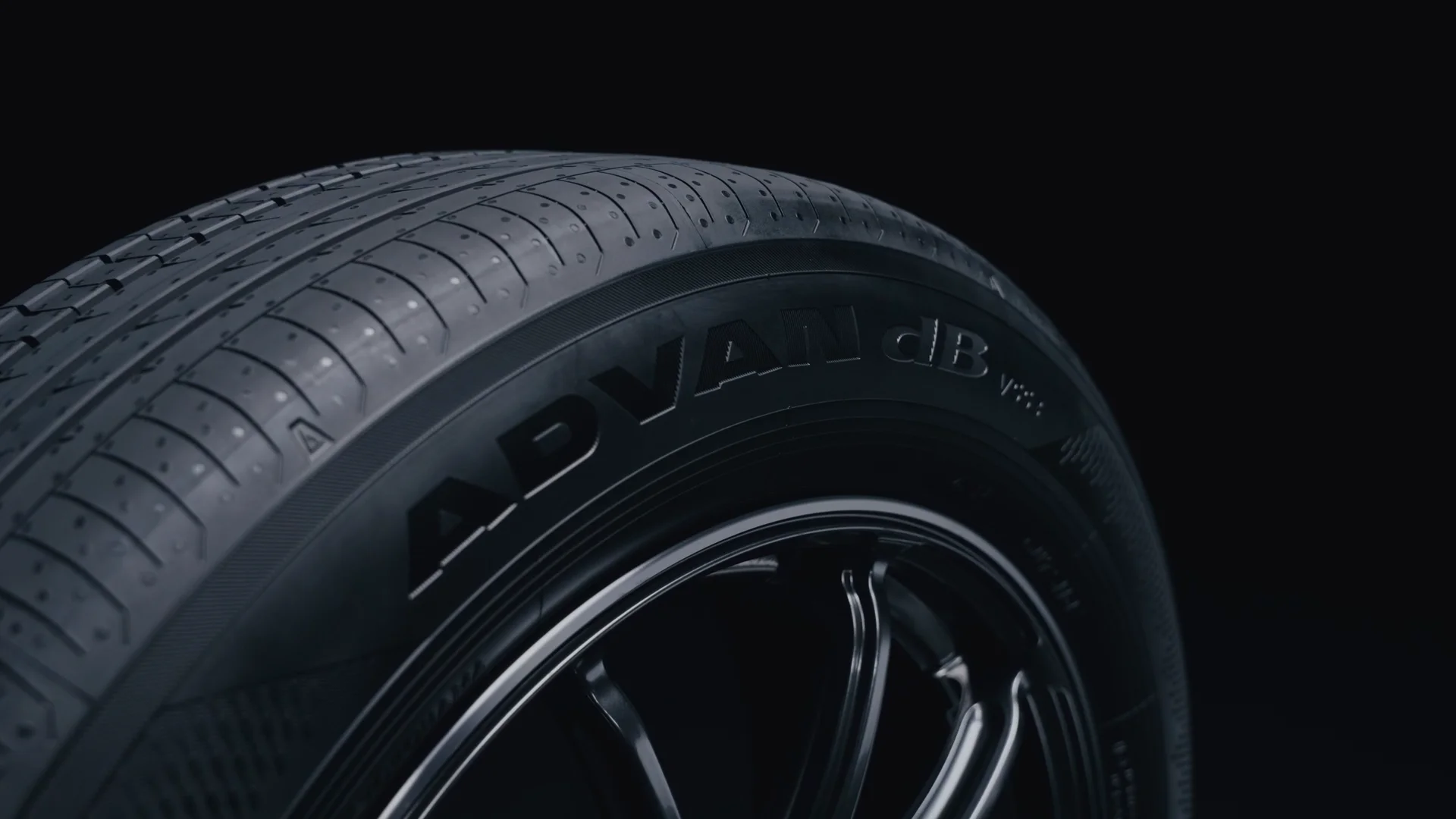 ADVAN dB V553 | ヨコハマタイヤのSUV | ヨコハマタイヤ [YOKOHAMA TIRE]