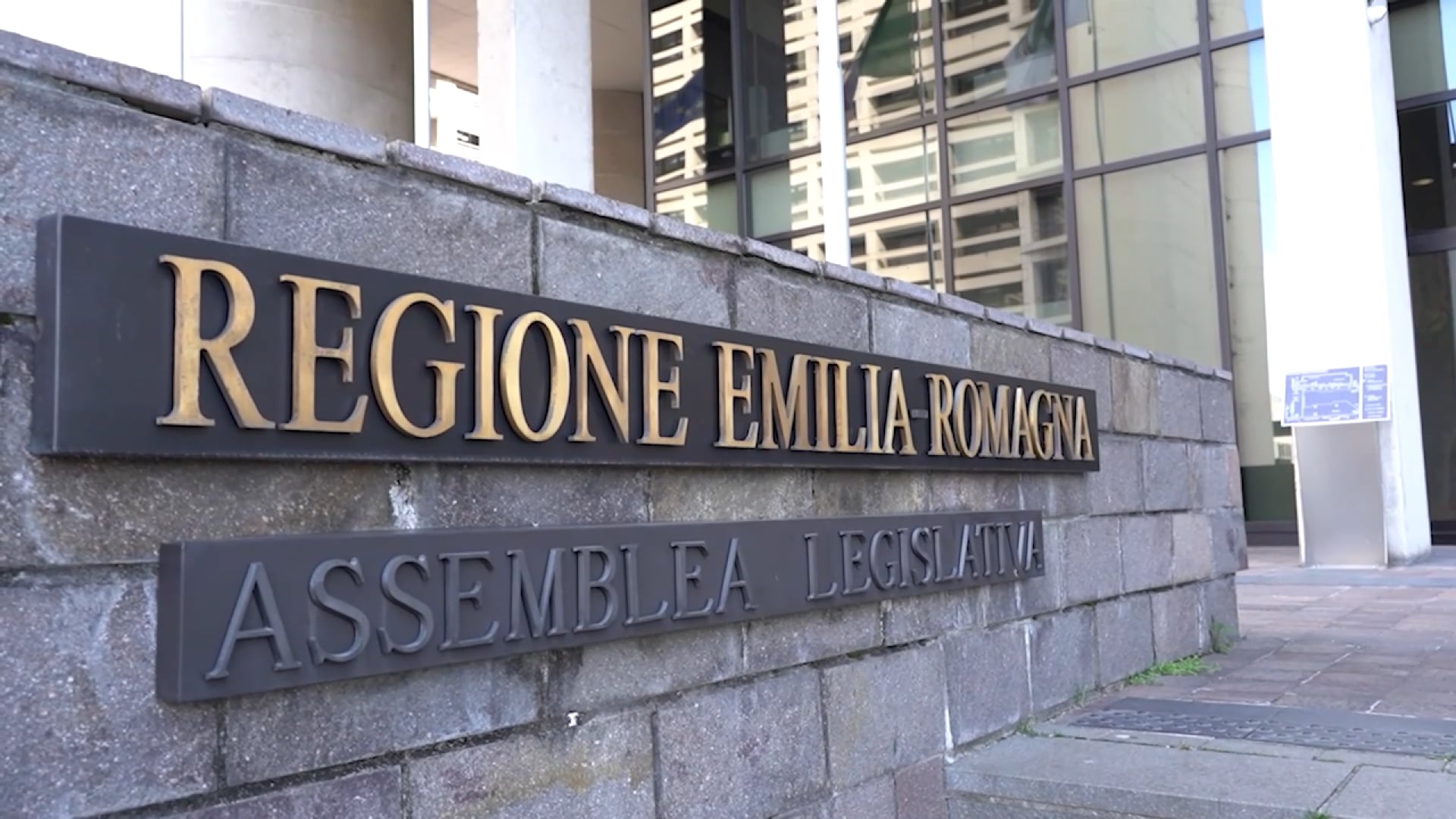Via libera al bilancio della Regione, con manovra da 14,3 miliardi. L’opposizione: “Aumentate le aliquote fiscali”