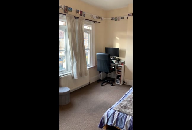 SHORT-LET double room in spacious Camberwell flat Main Photo