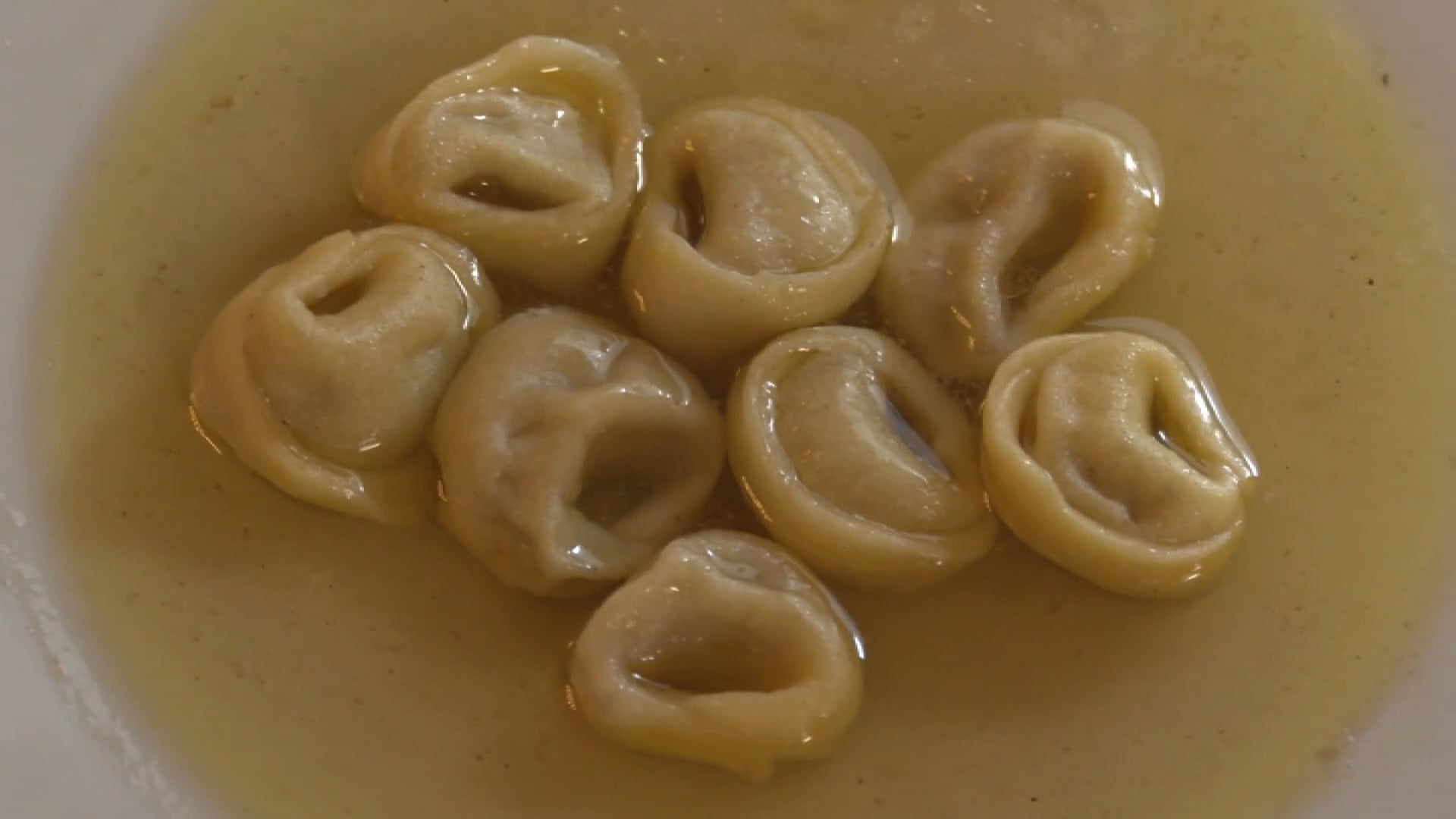 Fate largo a sua maestà il Tortellino