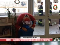 Fermo - Babbo Natale arriva dal balcone in Pediatria