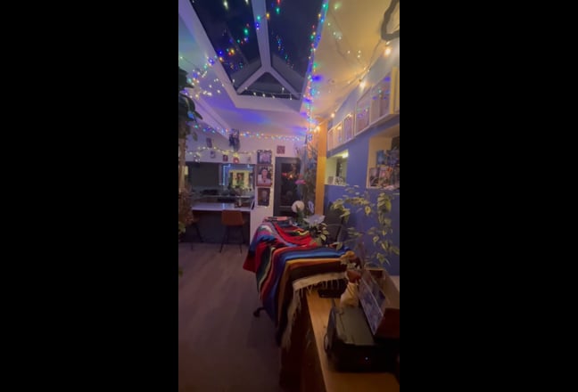 Artistic and homely Sholing Main Photo