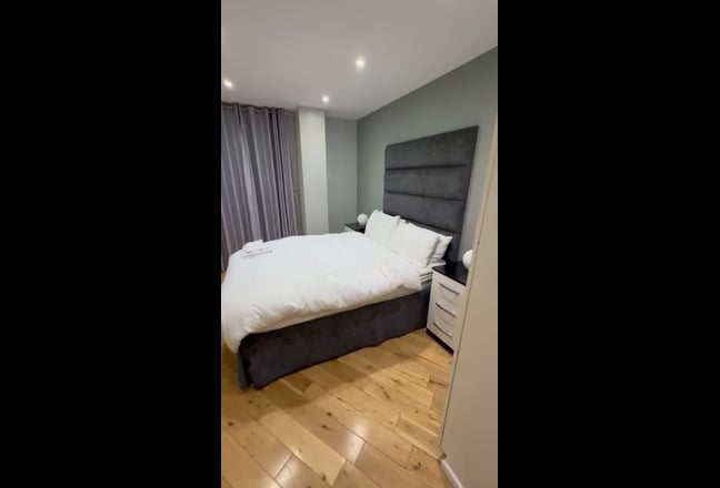 Huge King Room 3 mins from tube with AC Main Photo
