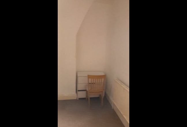 A room in 2bedroom apartment  Main Photo