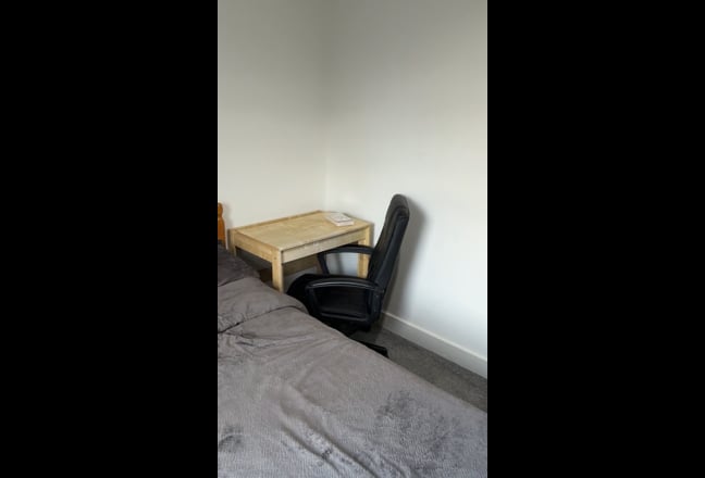 Double bedroom in flat share  Main Photo