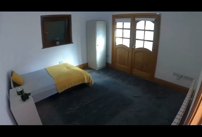 Large Double Room near to Station, All Amenities Main Photo