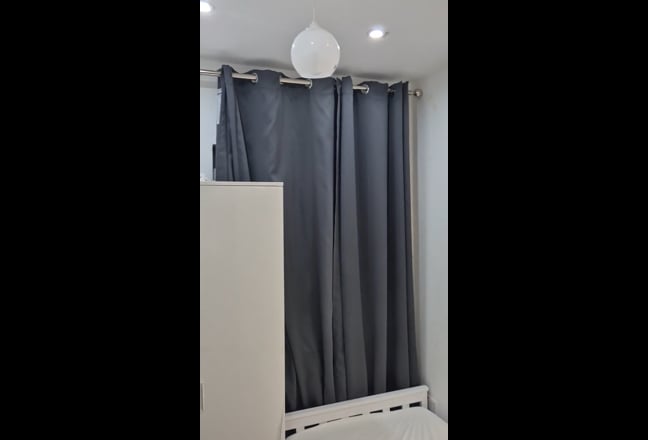 Bright Single Room– All Bills Included |  Main Photo