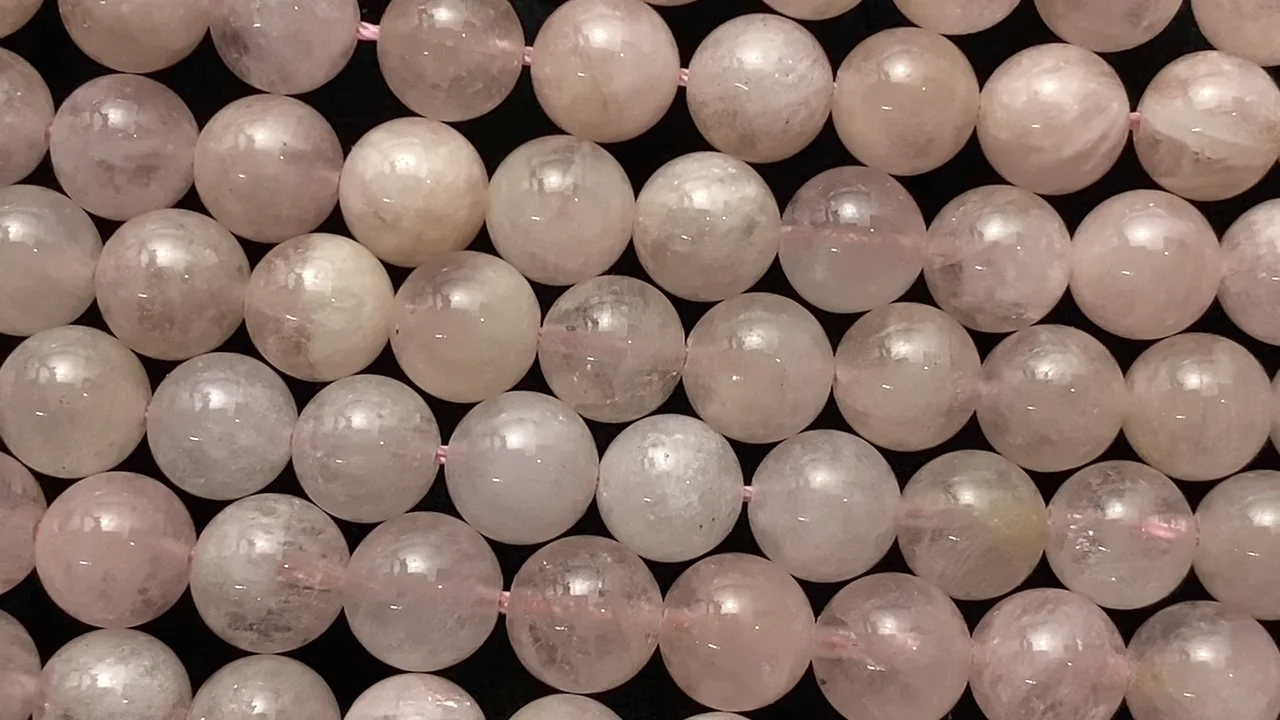 動画】モルガナイトAA++ ラウンド8mm 半連/1連(約37cm) - 天然石ビーズ