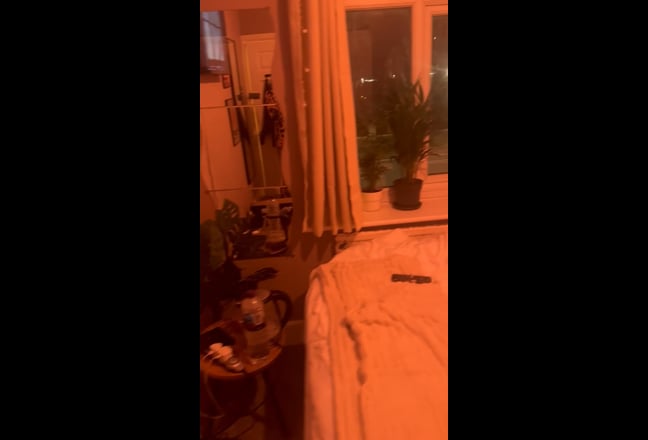  Female  Preferred  Cosy  room  available Main Photo