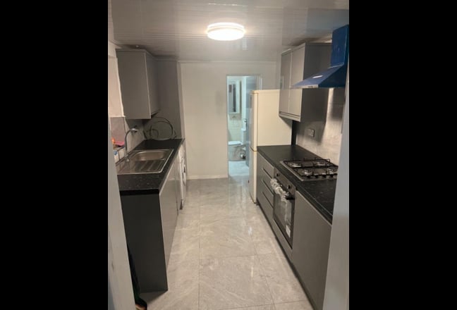 Stunning 3/4 Bedroom Property Newly Refurbished  Main Photo