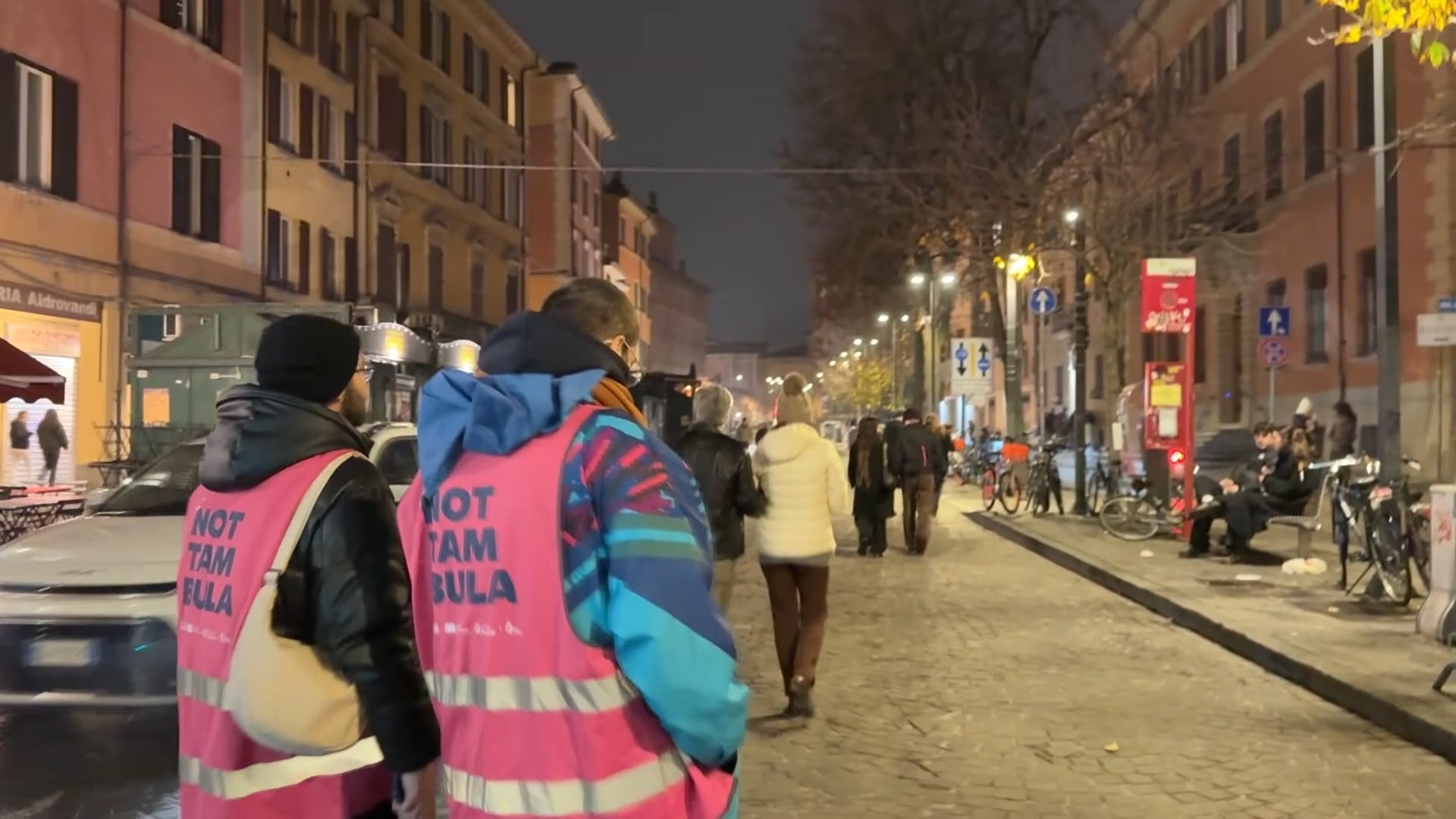 Tornare a casa in sicurezza: a Bologna ci sono gli street host di ‘Nottambula’