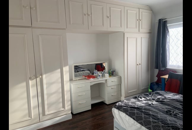 Two spacious double bedrooms for rent Main Photo