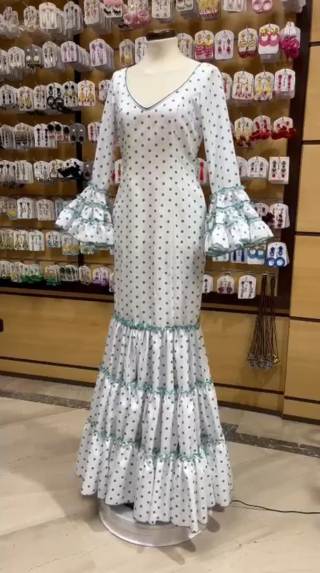 サイズ34。フラメンコドレス コルドバ 白地にグリーンの水玉