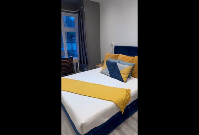 Amazing Designer Room with En-suite  Main Photo