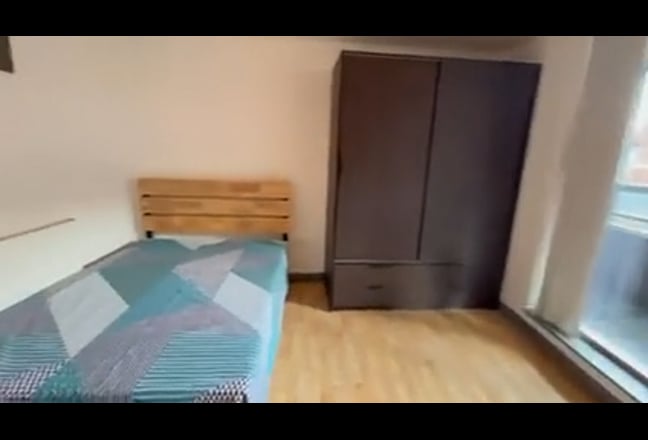 Large Double Room In Whitechapel, Inc Some Bills! Main Photo