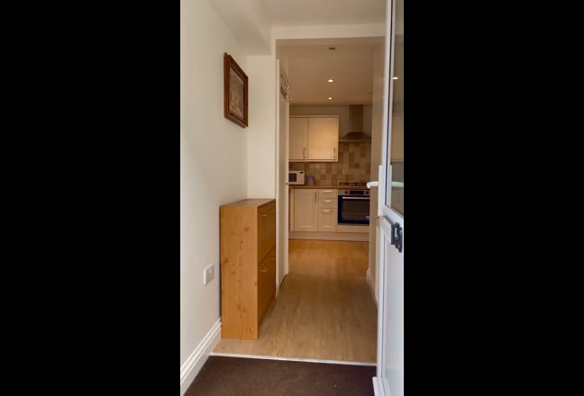 2 bedroom 2 bathroom ground floor flat Main Photo