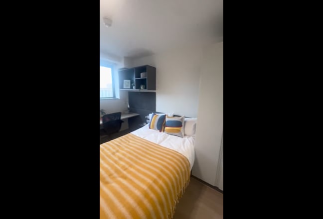 Bronze Ensuite Room at Canvas Capital House Main Photo