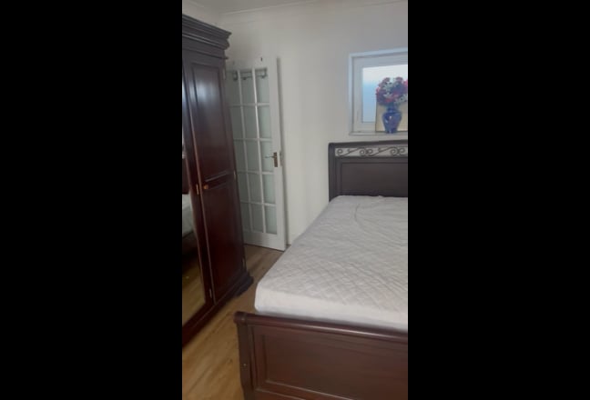 A En-suite Double Room at Good Location Main Photo