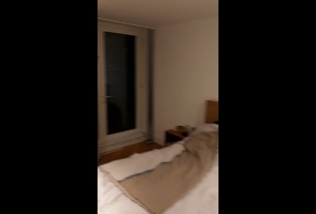 Spacious En-Suite Room with River View – 1 Min fro Main Photo