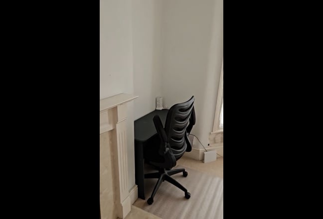 Spacious double room for rent Main Photo