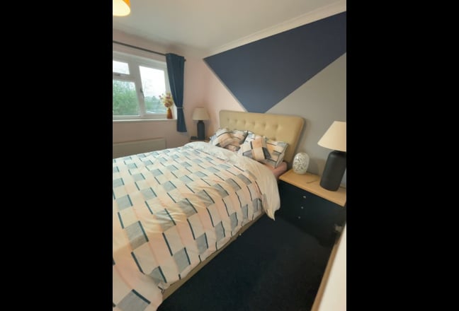 Bright Room Welcoming Home - &pound;665+ &pound;80 Bills Main Photo