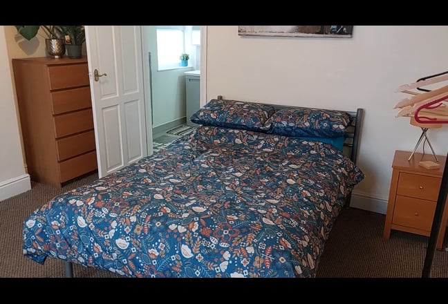 En-suite Room & Double Room near Tram & Bus Main Photo