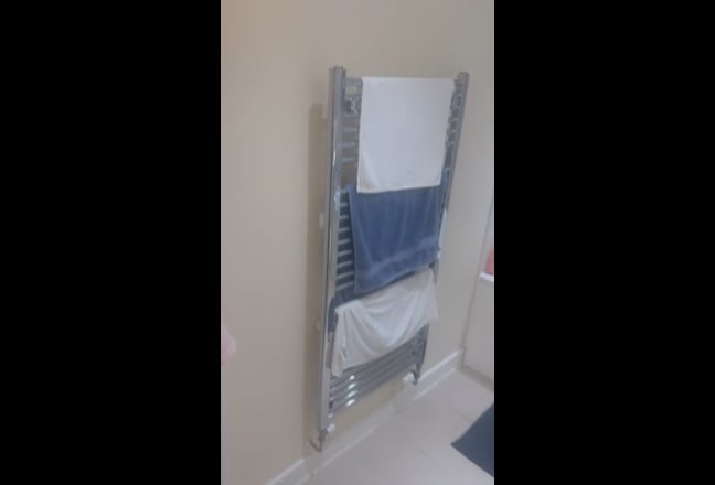 Room available in Mile End- start of Feb move in! Main Photo