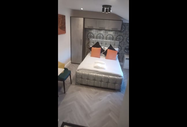 Wow Factor Studio Style Single Room Main Photo