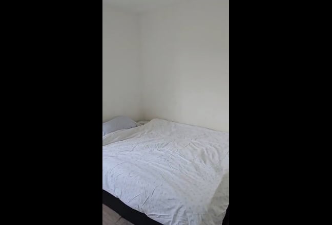 Room in a shared house Main Photo