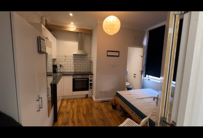 Studio Flat Room, Ensuite  Main Photo