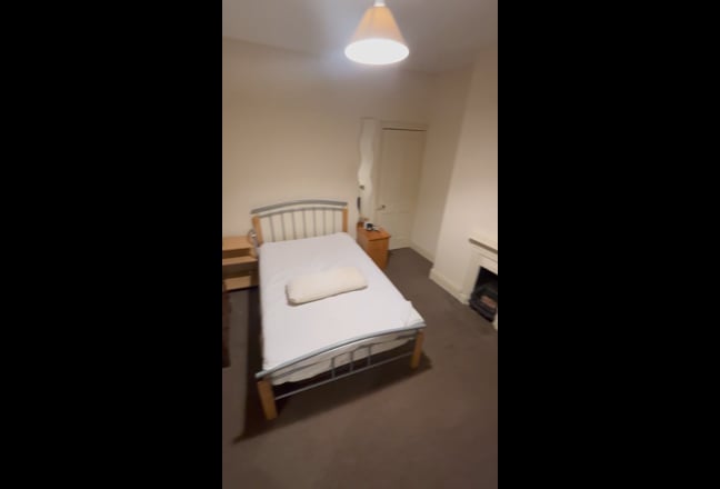 1 room available in spacious house!🫶🏽 Main Photo