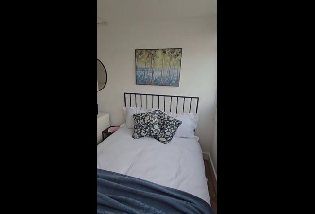 Stunning views of London near Canary Wharf! Main Photo