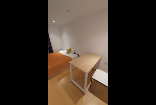 Spacious room EastCroydon Access2CentraLdn-Gatwick Main Photo