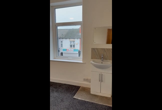 1 King Size Bedroom  Main Photo