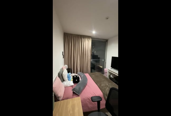 Bright & Modern Double Room with Private En-Suite  Main Photo