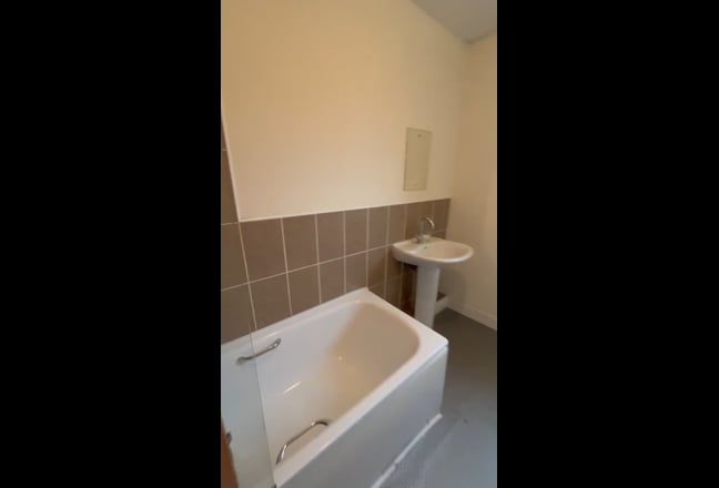 Single ensuite room available to rent Main Photo